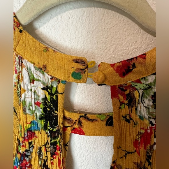 PRE-LOVED INFINITY RAINE Mustard Yellow Floral Romper V-neck - Picture 7 of 7